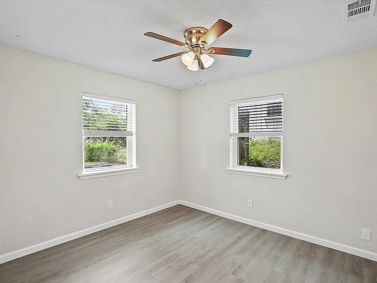 204 Kenway Dr — Photo 14