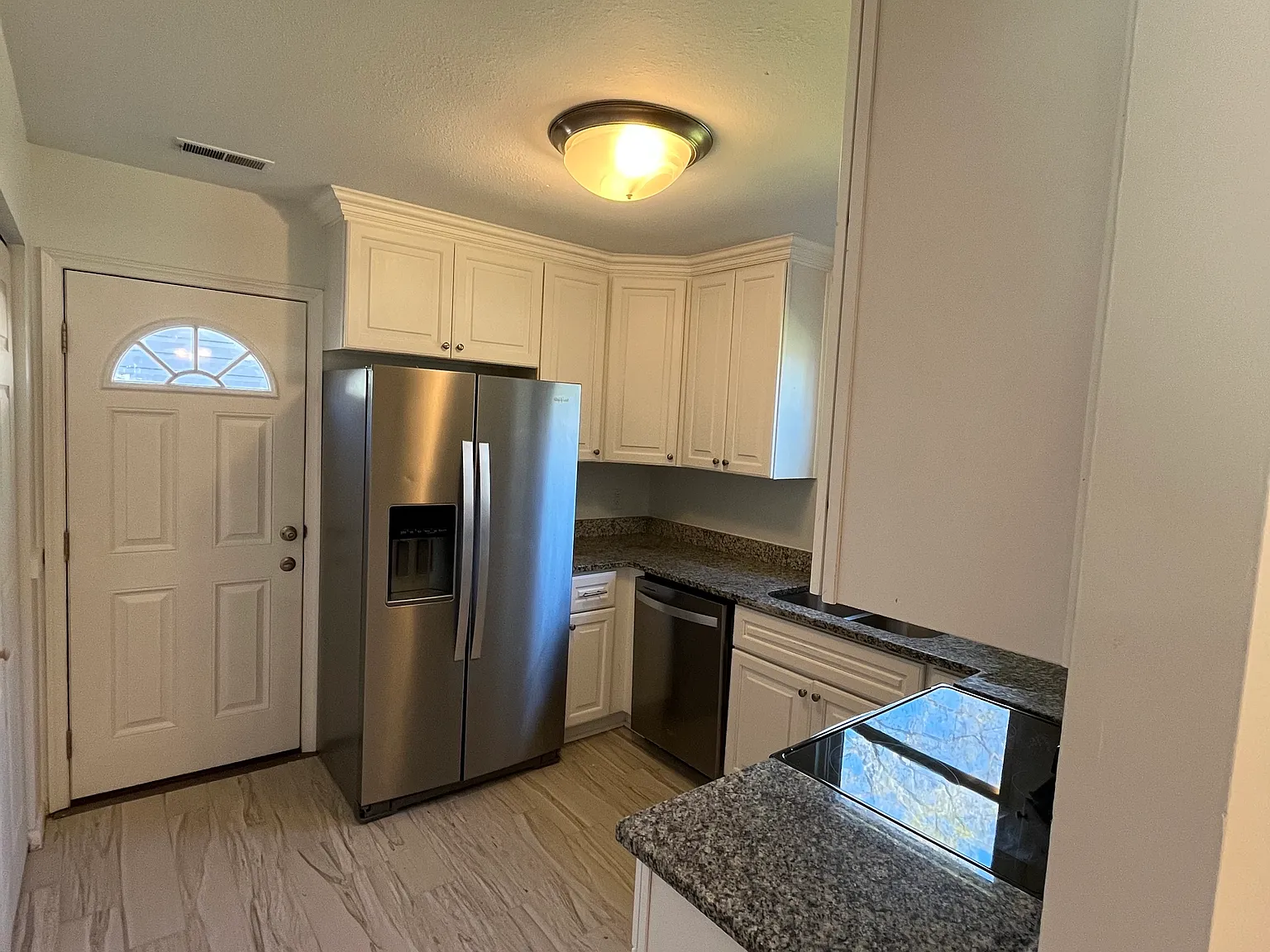 4 bed, 1400 sqft, $2,400 — Photo 4