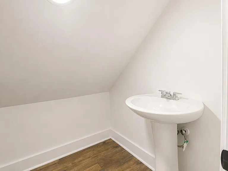 9 John St #B — Photo 24