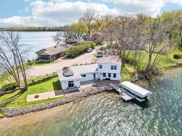 9990 Bonnie Glen Pkwy, Chisago City, MN 55013