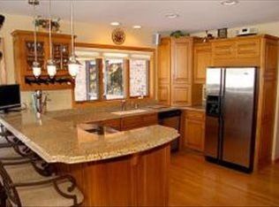 W285N2050 Louis Ct, Pewaukee, WI 53072