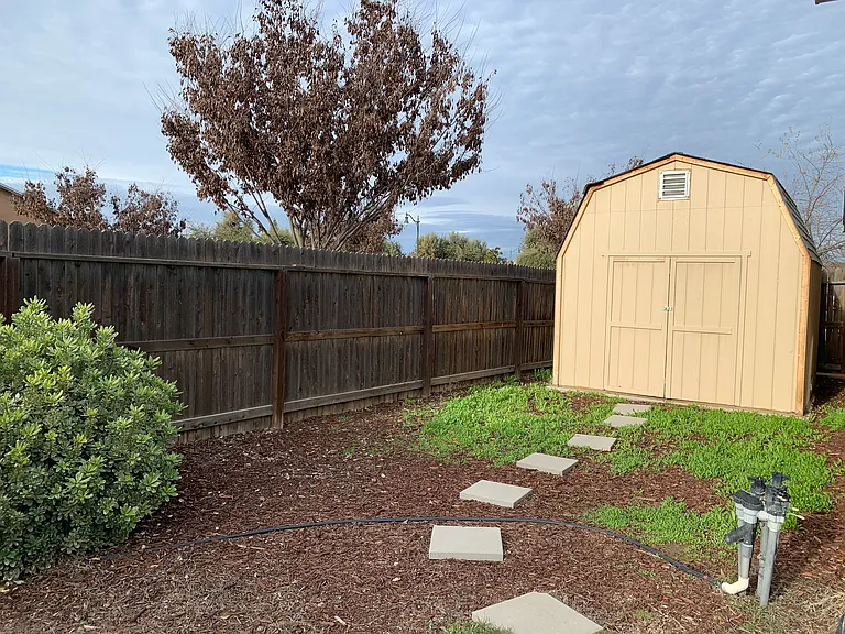 2423 W Corvina Ave — Photo 55