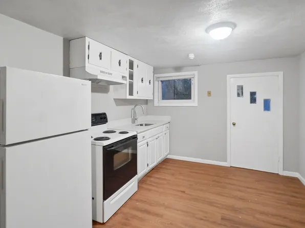 379-385 Douglas Pike