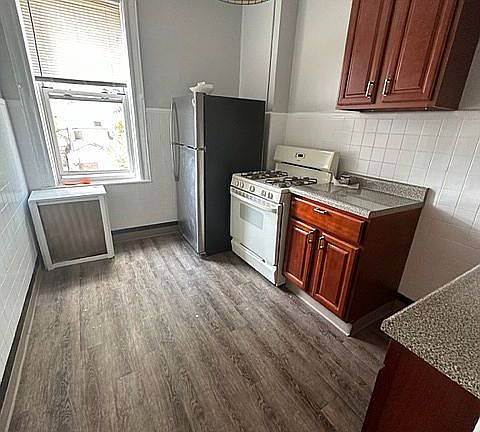 3rd image of 930 71st St #2
