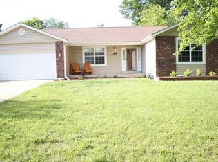 1077 Guildford Dr, Saint Charles, MO