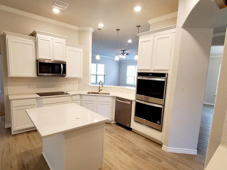 705 Lister Dr — Photo 5