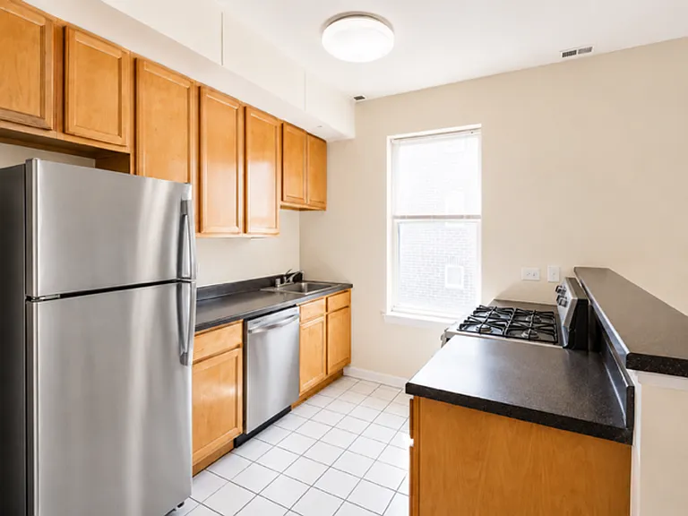 2332 W Charleston St — Photo 6