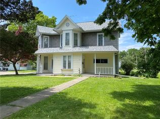 902 1st St, Charleston, IL 61920