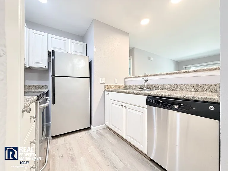 2609 S 272nd St #33 — Photo 13