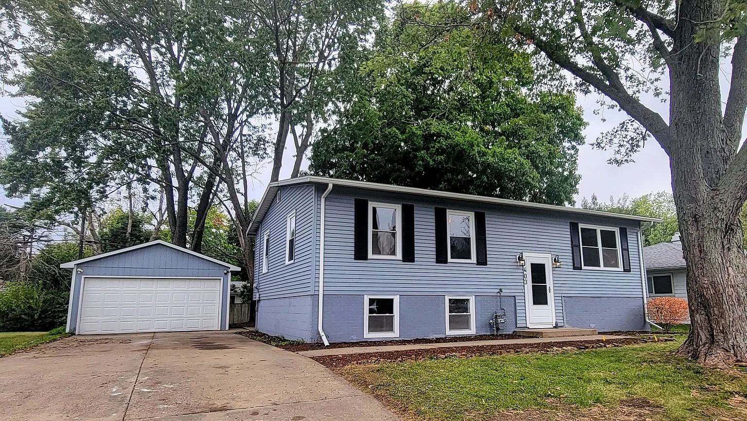 1403 Kenwood Rd photo 1