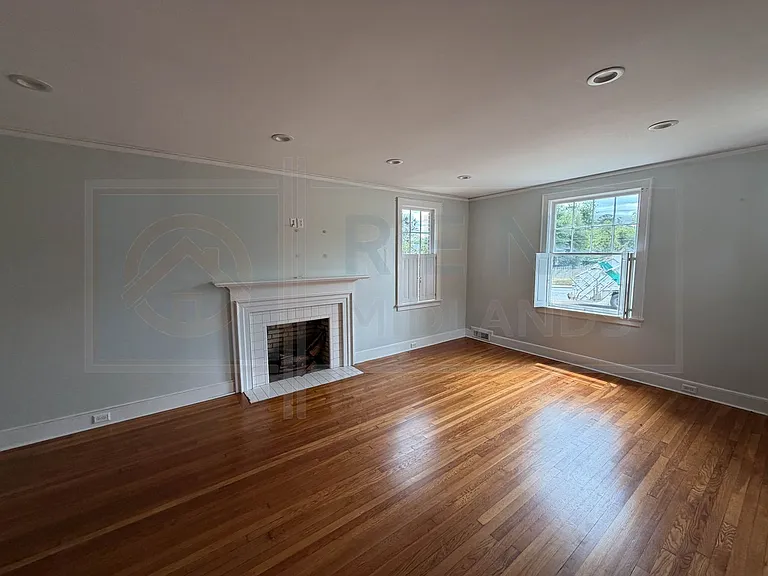 3925 Rosewood Dr — Photo 10