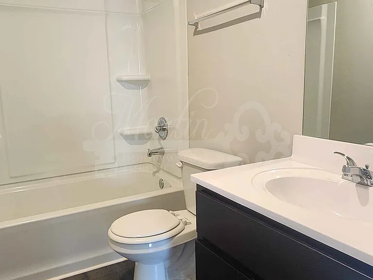 1400 Claire Ct — Photo 8