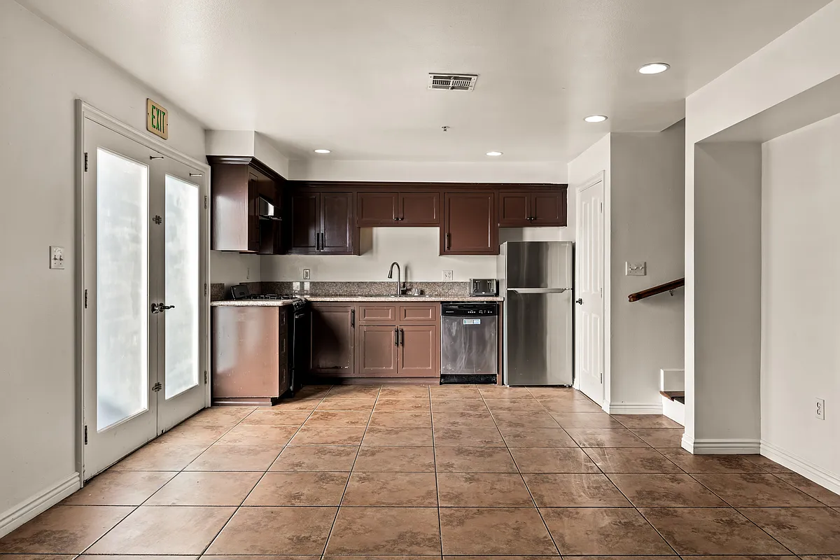 Building Photo - 2673 Menlo Ave #3