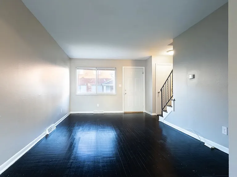 908 N Meadows Ct — Photo 6
