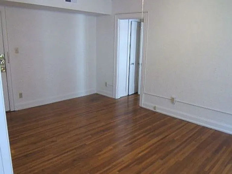 1544 E Broad St — Photo 26