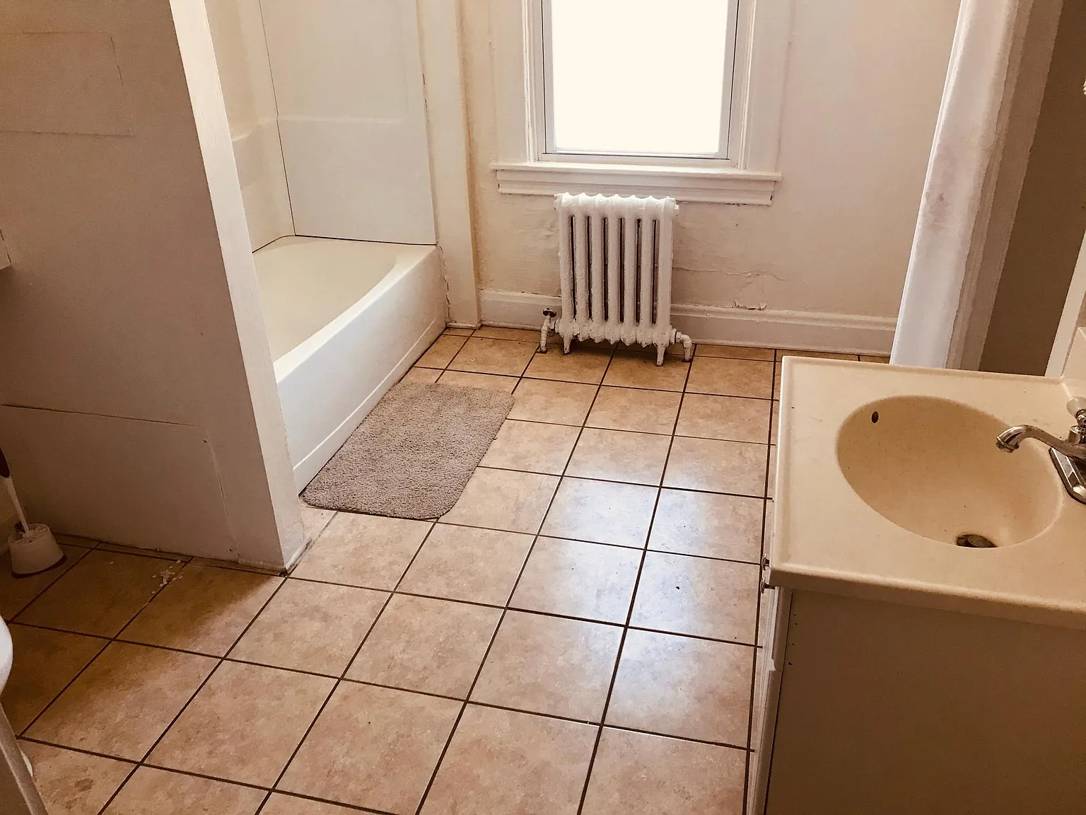 6 bed, 1952 sqft, $5,200 — Photo 2