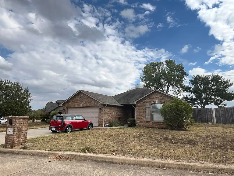 5415 Roadrunner Dr — Photo 1
