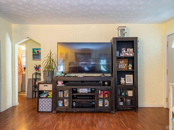 5th image of 2733 Winburn Ave