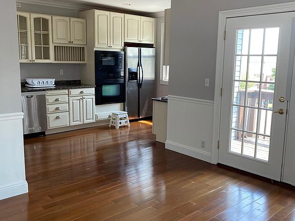4th image of 347 Undercliff Ave Floor 2