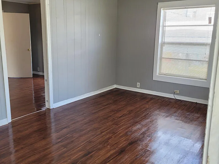 621 Brady St — Photo 5