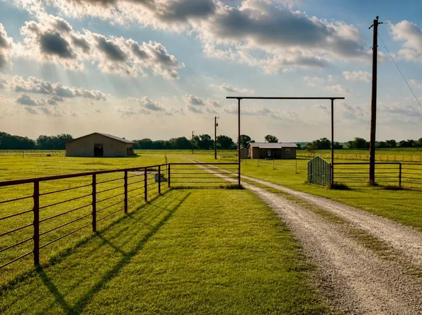 695 County Road 416, Comanche, TX 76442