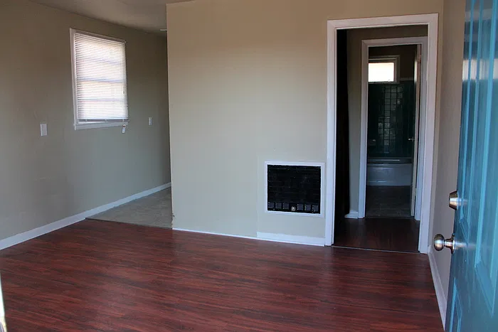2 bed, 1.0 bath, 700 sqft, $1,095 — Photo 3