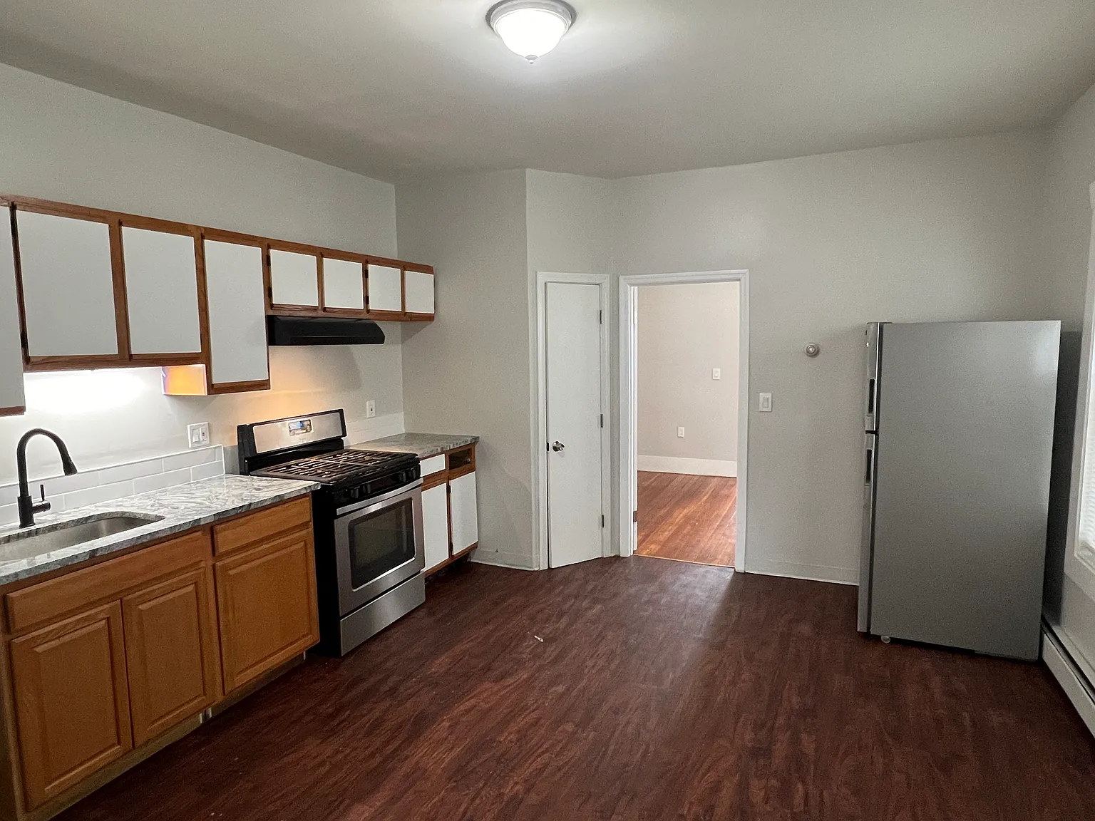 2 bed, 775 sqft, $1,600 — Photo 3