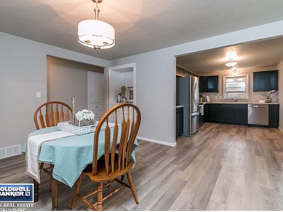 Formal Dining w/ Built Ins