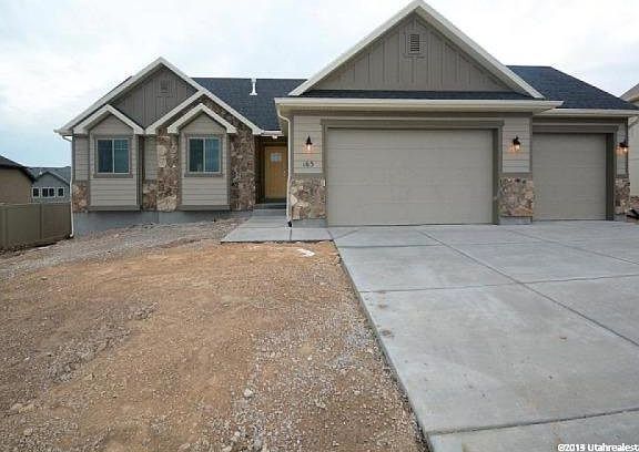 3rd image of 165 Stillwater Dr
