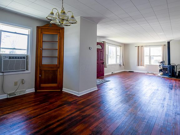 3rd image of 616 E Lawn Ave