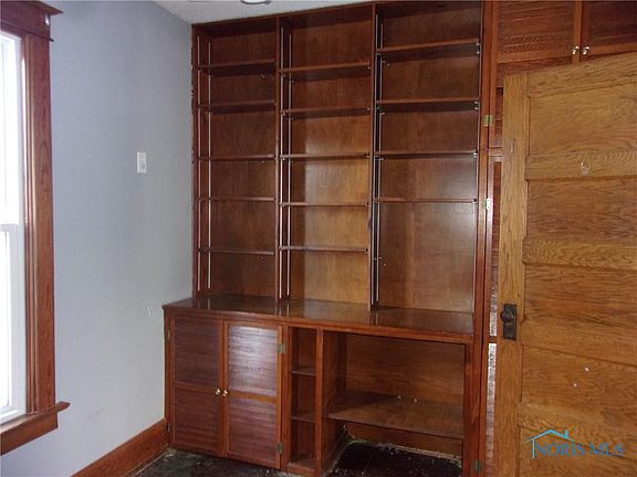 4th image of 551 N Main St