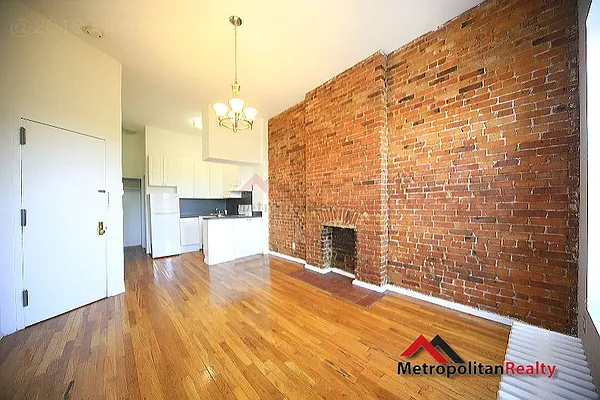 Rented by Metropolitan Realty | media 5