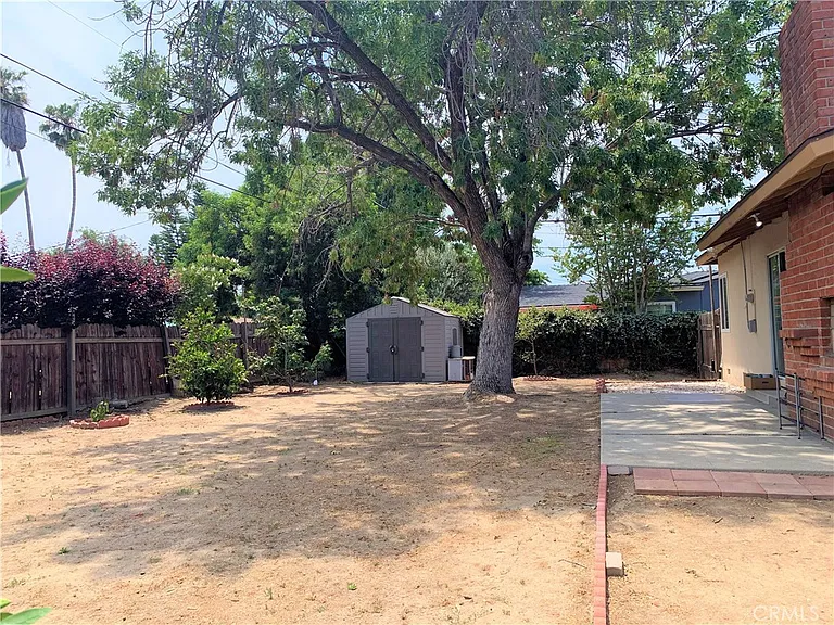 1638 Grove Pl — Photo 8