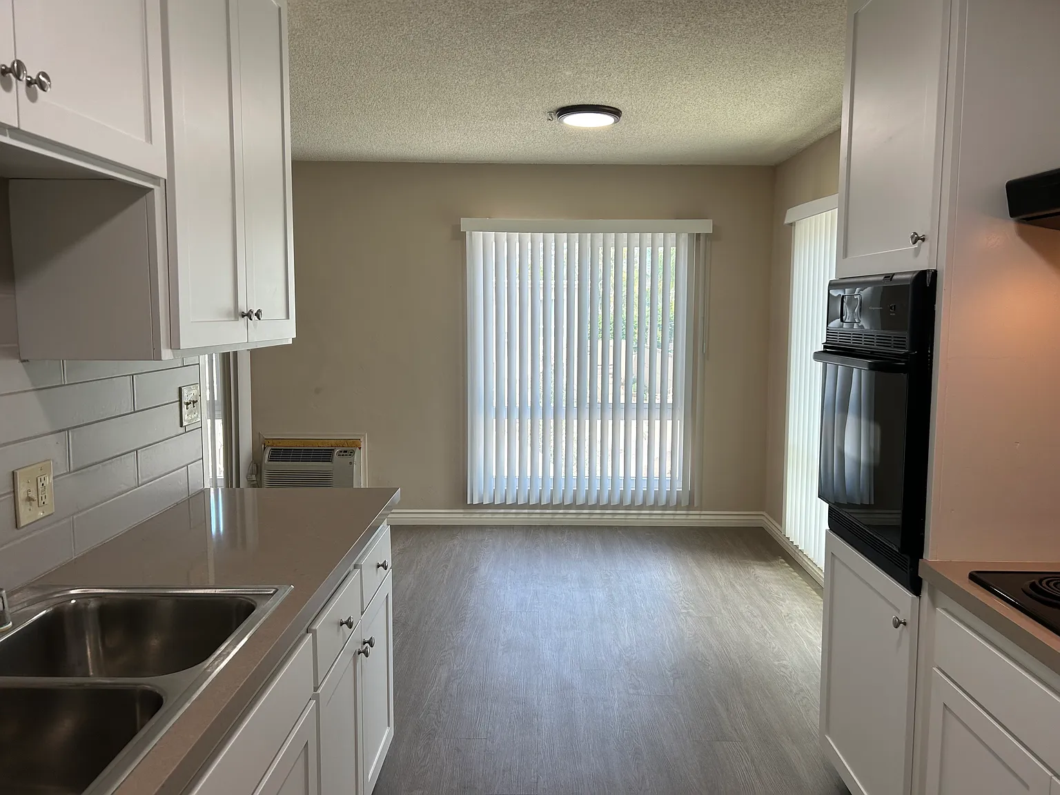 2 bed, 1250 sqft, $2,660 — Photo 4