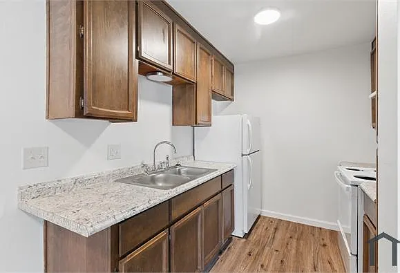 1221 B St #10 — Photo 5