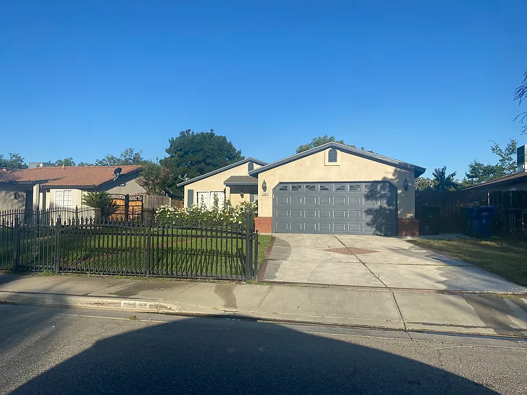 1887 Shamrock Ct — Photo 1