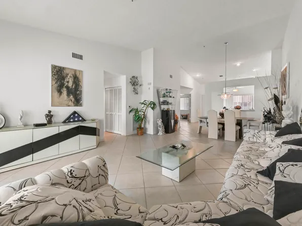 5952 Regal Glen Drive #207, Boynton Beach, FL 33437