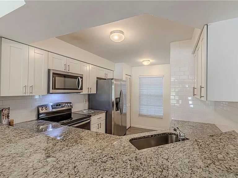 9600 Victoria Ln #108 — Photo 3