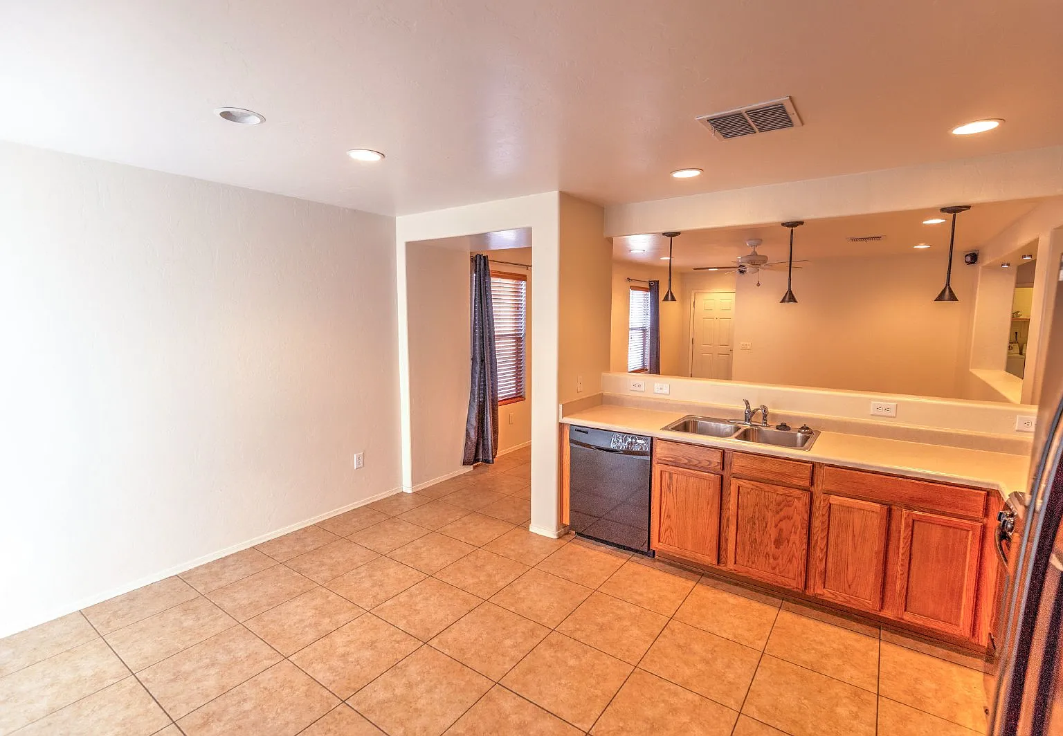 3 bed, 2.0 bath, 1395 sqft, $1,850 — Photo 4