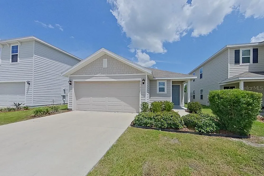 3 bed, 2.0 bath, 1453 sqft, $2,045 — Photo 1