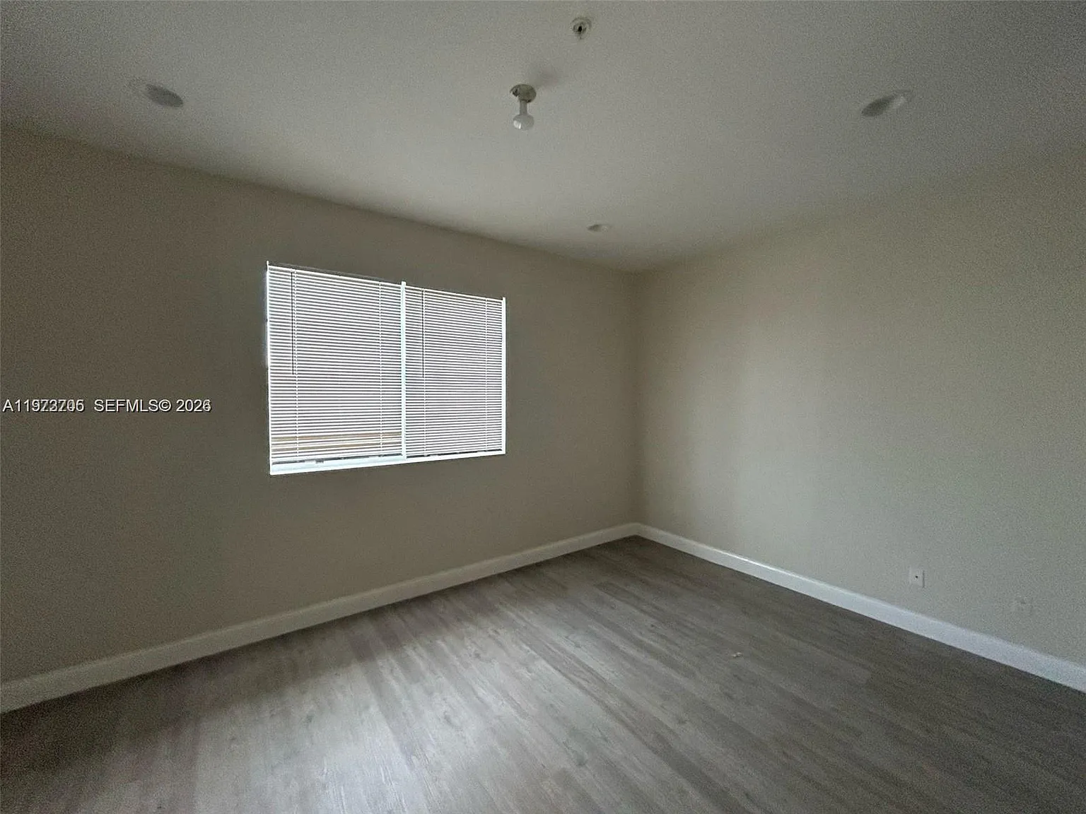 3 bed, 1720 sqft, $2,950 — Photo 4