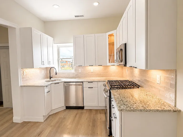 422 Fountain St #4 — Photo 2
