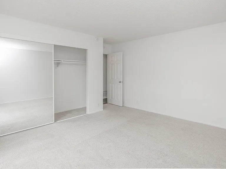 Castilian and Cordova Apartment Homes — Photo 22