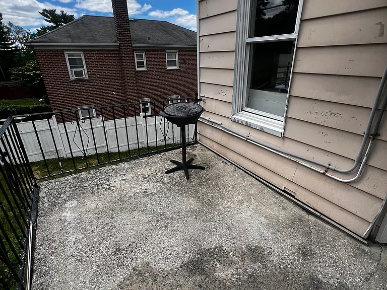 Bennett Ave — Photo 15