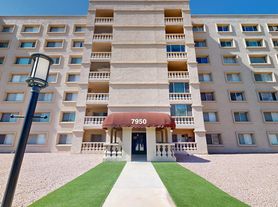 7950 E Camelback Rd