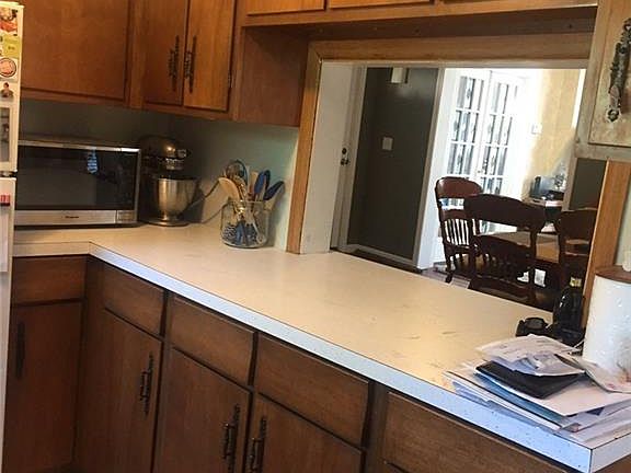 3rd image of 278 Lake Shore Dr E