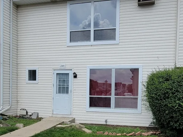 249 Peppertree Ln, Aurora, IL 60504