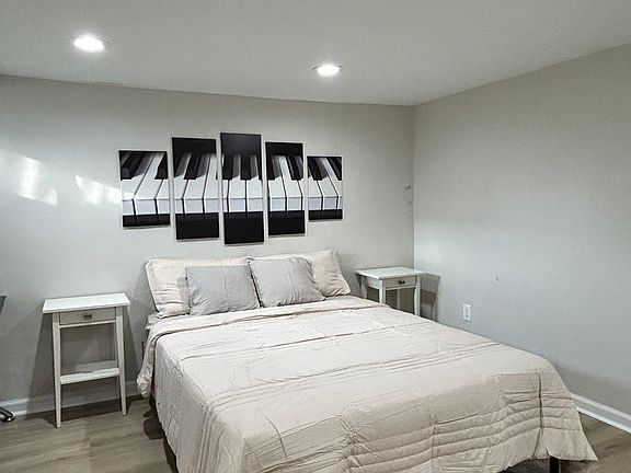 Queen size bed, computer desk night lamp