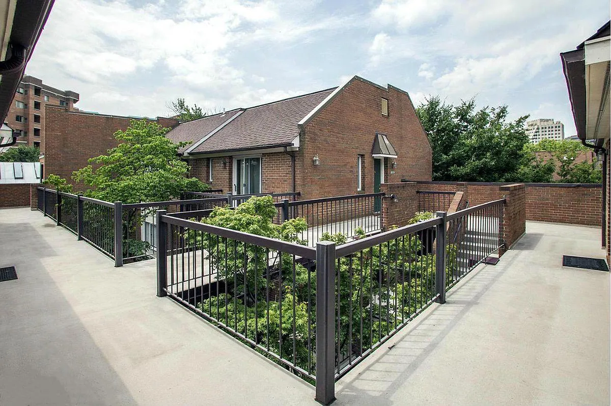 Building Photo - 1109 N Taylor St #C