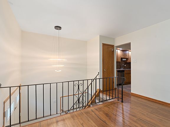 4th image of 7328 W 153rd St #7328